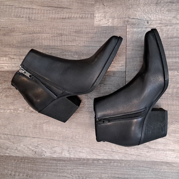 Leather side zip ankle booties - Picture 9 of 11